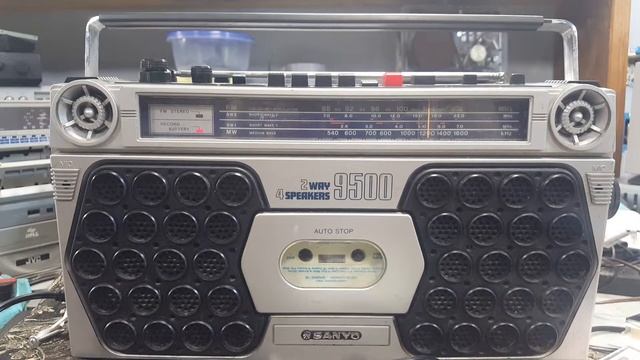 Vintage Refurbished Sanyo M 9500 RADIO CASSETTE PLAYER Boombox смотреть онлайн