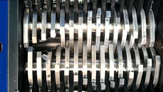 SHREDDING 100 BOUNCY BALLS! смотреть онлайн