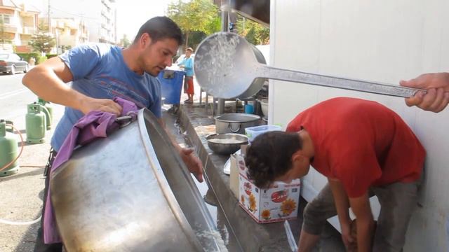 Cooking Lunch for IDPs in Erbil-Ankawa Iraq-Kurdistan смотреть онлайн
