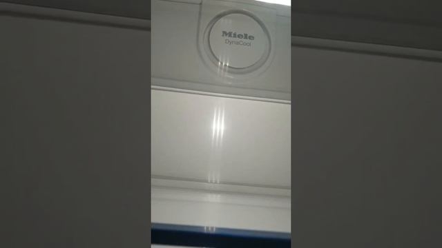 Холодильник Miele K 37673 iD / морозильная камера FNS 37405 i встраиваемые в мебель смотреть онлайн
