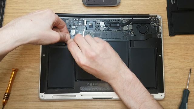 Apple MacBook Air A1466 New battery testing before cleaning.No charging problem, test смотреть онлайн