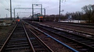 Звенели колёса, летели вагоны.