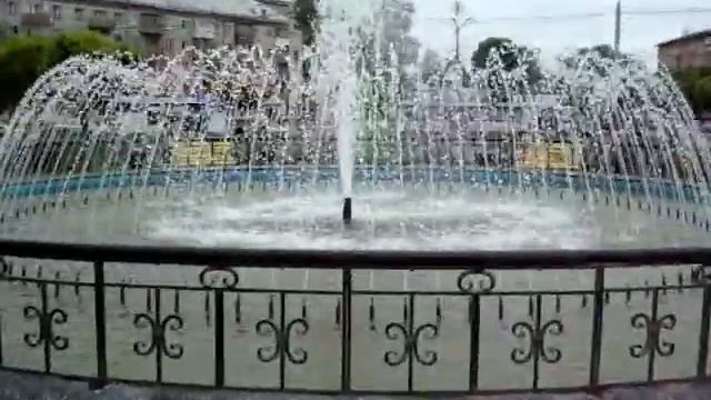 Фонтан в Тюмени, район Дом Обороны смотреть онлайн