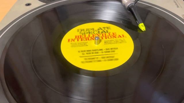Vinyl WAR IN DUB / K-SANN DUB смотреть онлайн