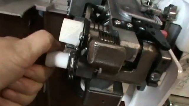 оверлок Family MyLock 645D.Как убрать нож? смотреть онлайн