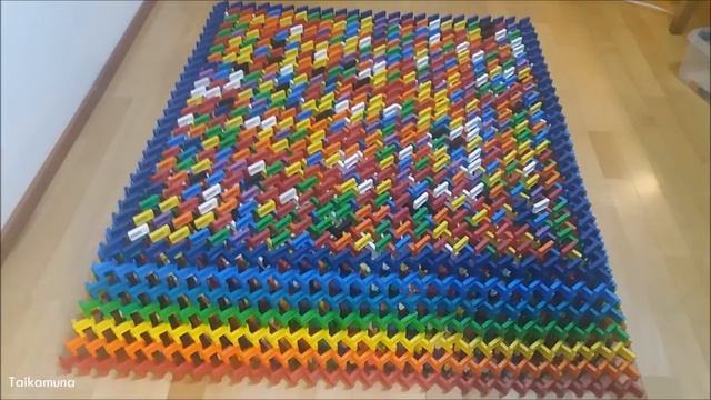 THE WORLD'S LARGEST DOMINO PYRAMID | 20,336 Dominoes