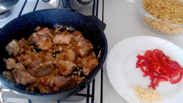 Макароны по испански с мясом и охотничьими колбасками. смотреть онлайн