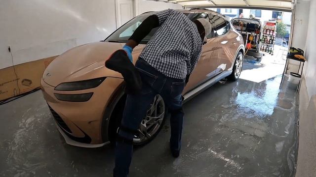 Auto Detail | How To Wash A Ceramic Coated Vehicle | 2023 Genesis GV60 | Mobile Detailing смотреть онлайн