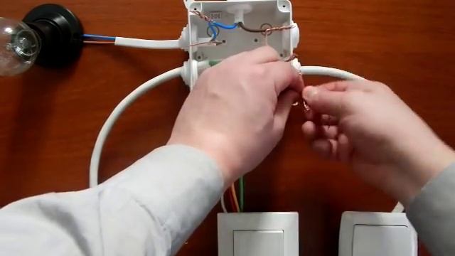 Подключение проходного выключателя управление освещением из 3 х мест смотреть онлайн