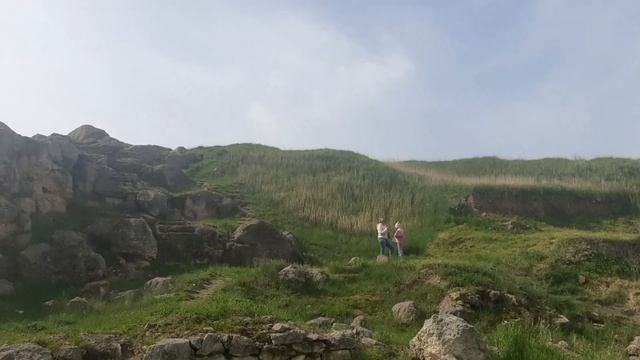 Нашел монету / Руины древнегреческого города Пантикапея/ Большая Митридатская лестница/ Крым/ Керчь смотреть онлайн