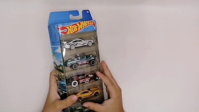 Hot Wheels машинки хотвилс 🚛 первая часть. обзорыш 👍 крутые 😎 видео