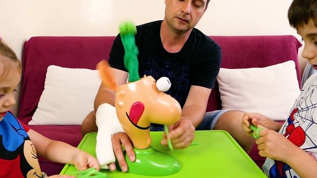 Куда Летят Мозги Лечим Сопливого Луи Всей Семьей Челлендж GOOEY LOUIE GAME CHALLENGE смотреть онлайн