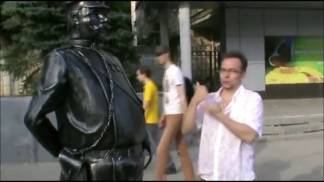 В Саратове открыли памятник городовому. смотреть онлайн