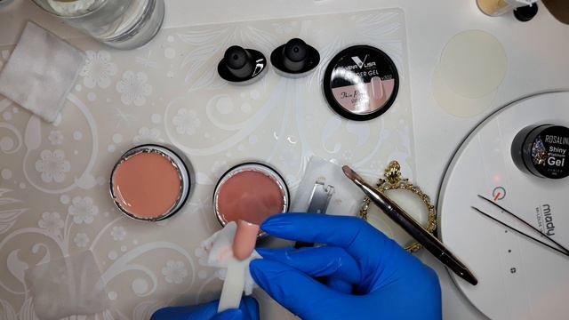 Venalisa Rubber Base & Cover Gels смотреть онлайн