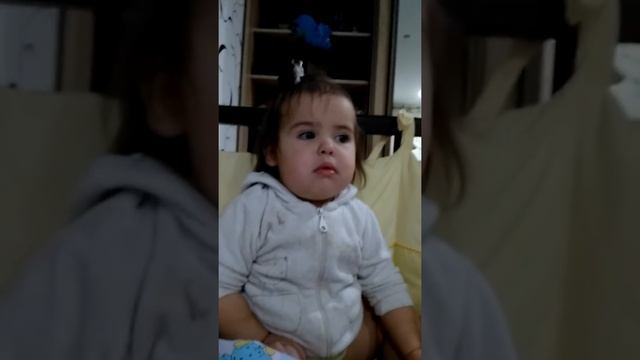 Приколы с детьми. Когда спрашивают сколько тебе лет. Ребёнок веселит взрослых. смотреть онлайн