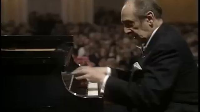 Vladimir Horowitz plays Chopin "Ocean" Etude Op.25 No.12 in C Minor смотреть онлайн