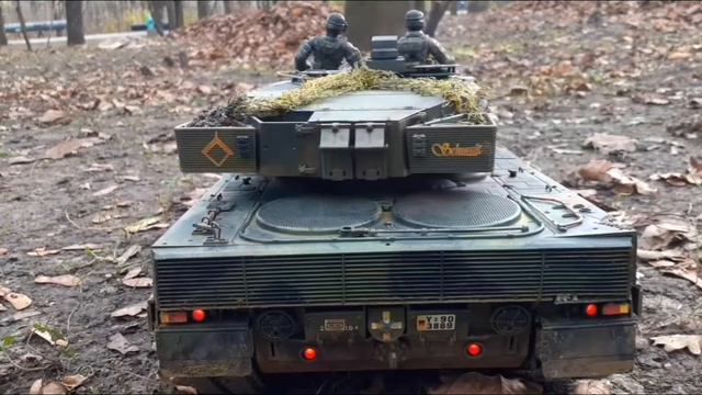 RC модель (1:16), германского танка "Леопард". смотреть онлайн