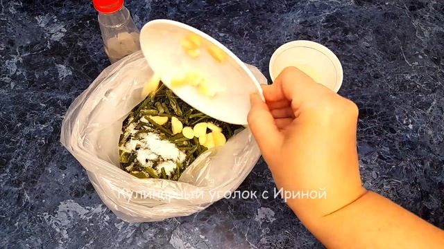 Малосольные огурцы, самый быстрый рецепт.10 минут простой рецепт. Малосольные огурцы в пакете. смотреть онлайн