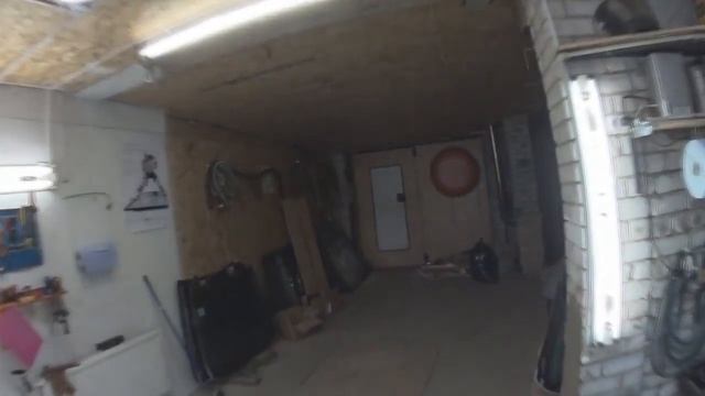 Летучая мышь в гараже! смотреть онлайн