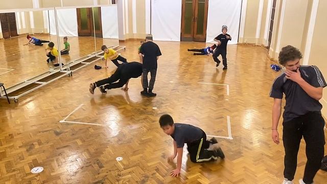 Танцевальный марафон: «По 33 выхода». Дети танцуют брейк-данс в школе танцев «Жуковский БИТ». смотреть онлайн
