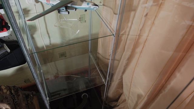 Хранение моделей, фигурок и сувениров / Шкаф-витрина ДЕТОЛЬФ. смотреть онлайн