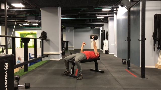 Жим лёжа одной гантели на скамье смотреть онлайн