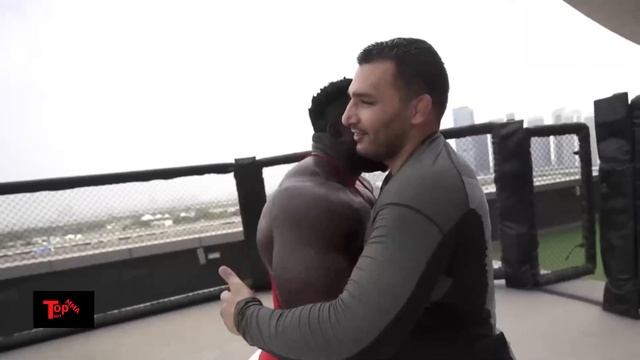 Jiu-Jitsu Black Belt Vs Bodybuilder. Brazilian Jiu Jitsu Vs Muscles Demonstration