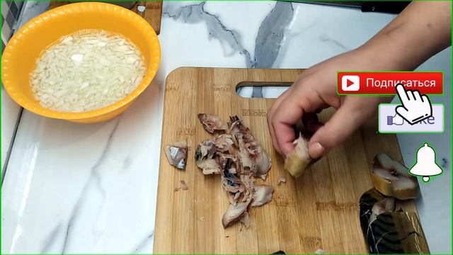 КОПЧЕНАЯ СКУМБРИЯ ПОД ШУБКОЙ ПО - ПРАЗДНИЧНОМУ! ПРИГОТОВЛЕНИЕ САЛАТА. смотреть онлайн