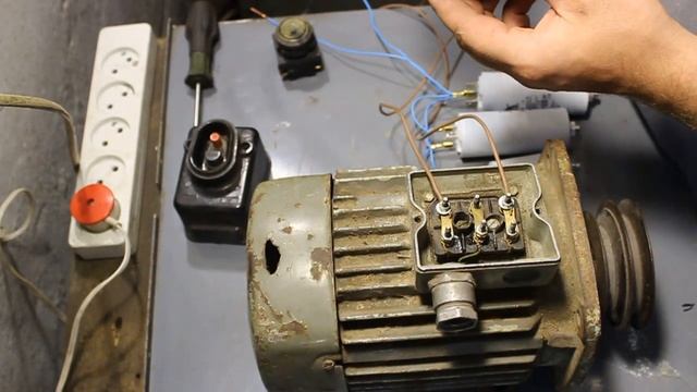 Рассчитываем и подключаем пусковые и рабочие конденсаторы в однофазной сети... смотреть онлайн