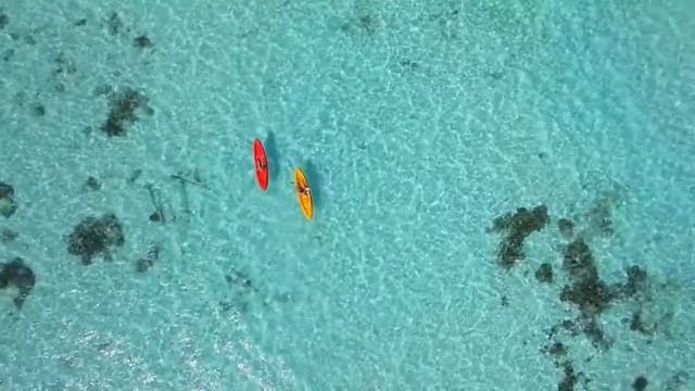 Maldive смотреть онлайн