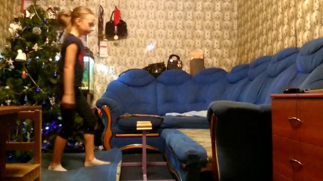 Акробатика. Крюкова Яна, 2007, Одинцово. (9 лет) Тренировка дома, 17.01.16 смотреть онлайн