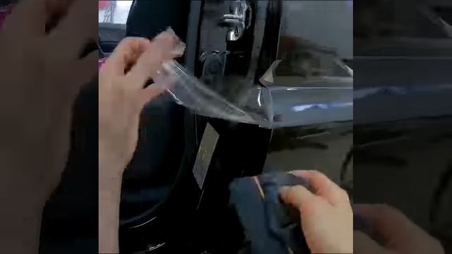 Установка защитной пленки на крыло. www.autostudio23.ru смотреть онлайн