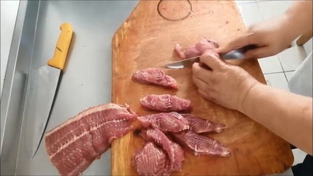 ШАШЛЫК ИЗ СОМА НА МАНГАЛЕ. ОРИГИНАЛЬНЫЙ РЕЦЕПТ МАРИНАДА РЫБЫ. смотреть онлайн