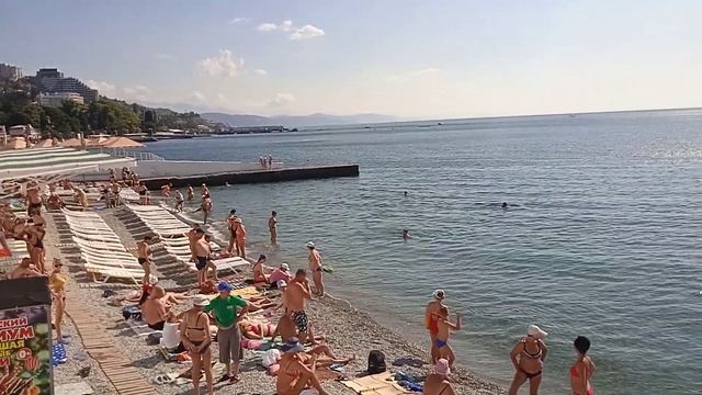 Алушта сегодня/Сезон 2023.?♂️??/На пляжах Центральной набережной, обзор/15.07.2023. смотреть онлайн