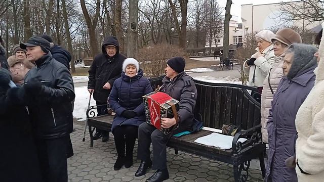 Песни под гармонь в парке Гомеля. смотреть онлайн