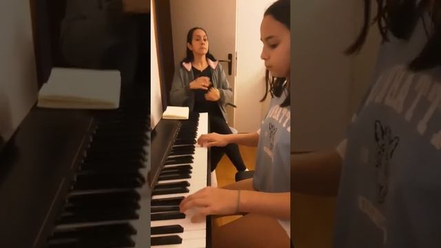 Bach invention no.4 - castañuelas смотреть онлайн