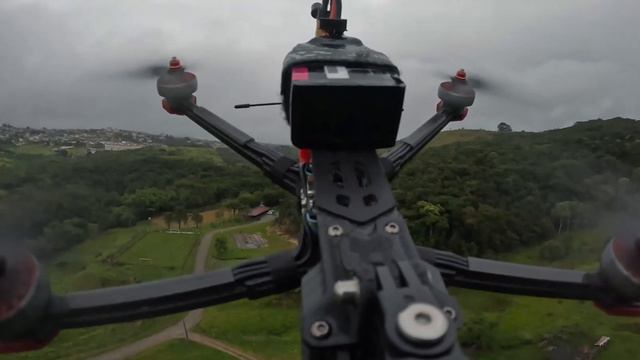 Movimento do drone FPV (3rd person view) - Chimera 7 HD - GoPro 11 смотреть онлайн
