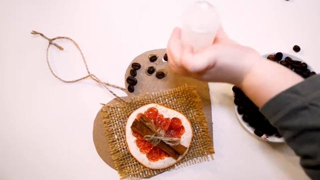 Крафтовая валентинка из кофейных зерен с ребенком смотреть онлайн