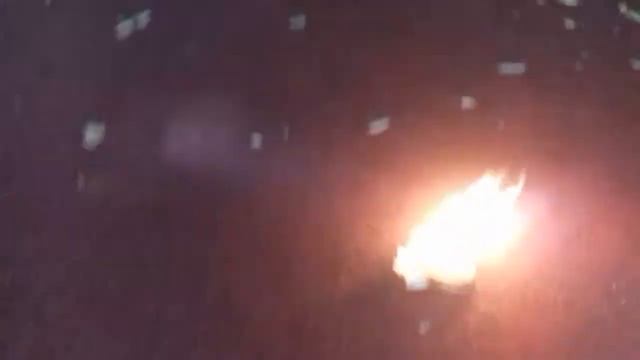 Поджигаем теннисный мяч смотреть онлайн