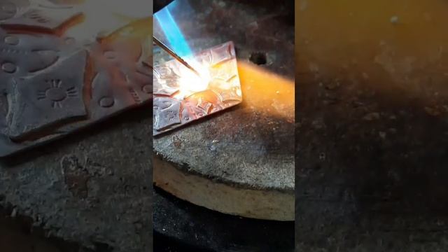 Делаю кулон Ромб с зеленым авантюрином, работа ювелира, пайка твердым припоем, пайка меди горелкой смотреть онлайн