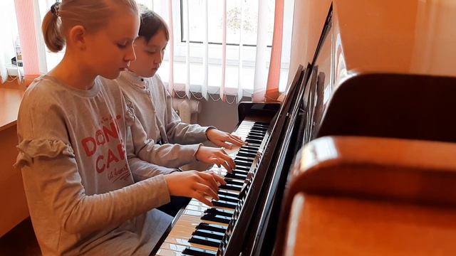 Бондаренко Лиза и Узянбаева Олеся "Татарская народная песня" смотреть онлайн