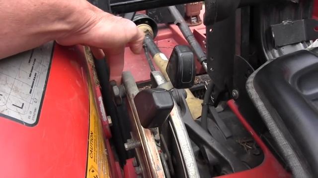 Adjusting the Tractor Top Link to Pull a Brush Hog смотреть онлайн