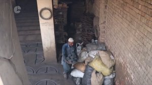 Удивительный процесс литья металла на литейном заводе.mp4