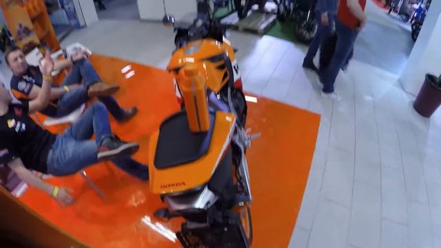 IMIS 2015 изнутри | Ходим смотрим,встреча с Ромой Курбатовым смотреть онлайн