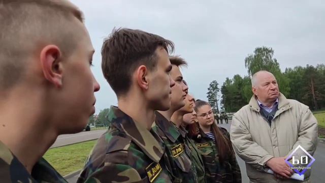Караев проверяет знания кадетов и раздаёт летние задания прямо в воинской части. смотреть онлайн