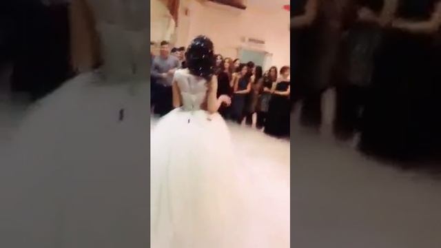 Медленный танец очень красиво смотреть онлайн