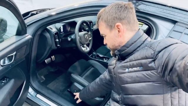 2021 - Volvo XC40 Recharge P8 - Features - volvolars.no смотреть онлайн
