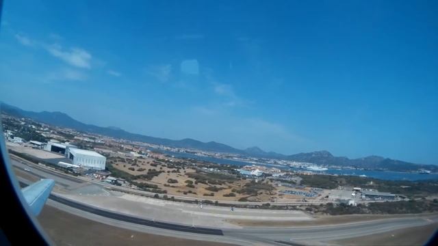Take Off at Olbia Airport / Volotea смотреть онлайн