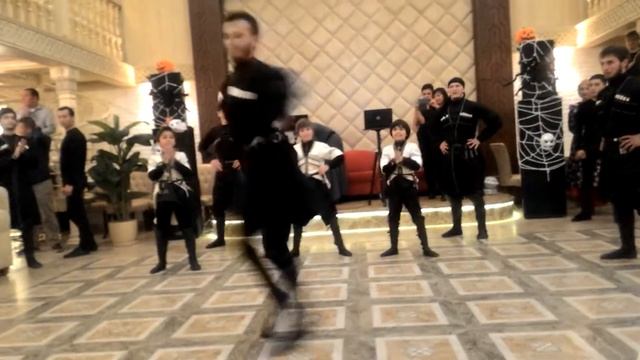 Горячие кавказские мужчины в Алматы смотреть онлайн
