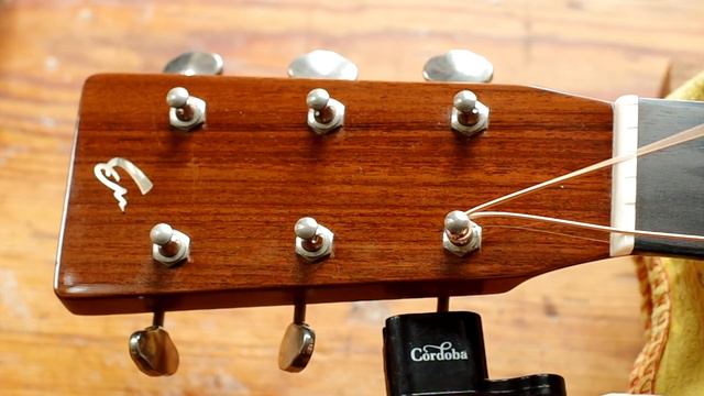 How to Change Acoustic Guitar Strings Like a Pro смотреть онлайн